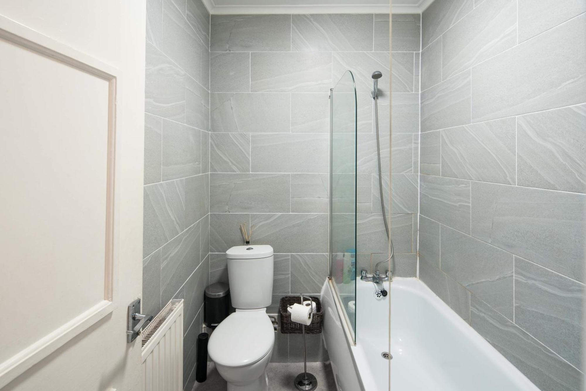 Private Double Room Shared Bathroom Near City Centre London Exterior photo