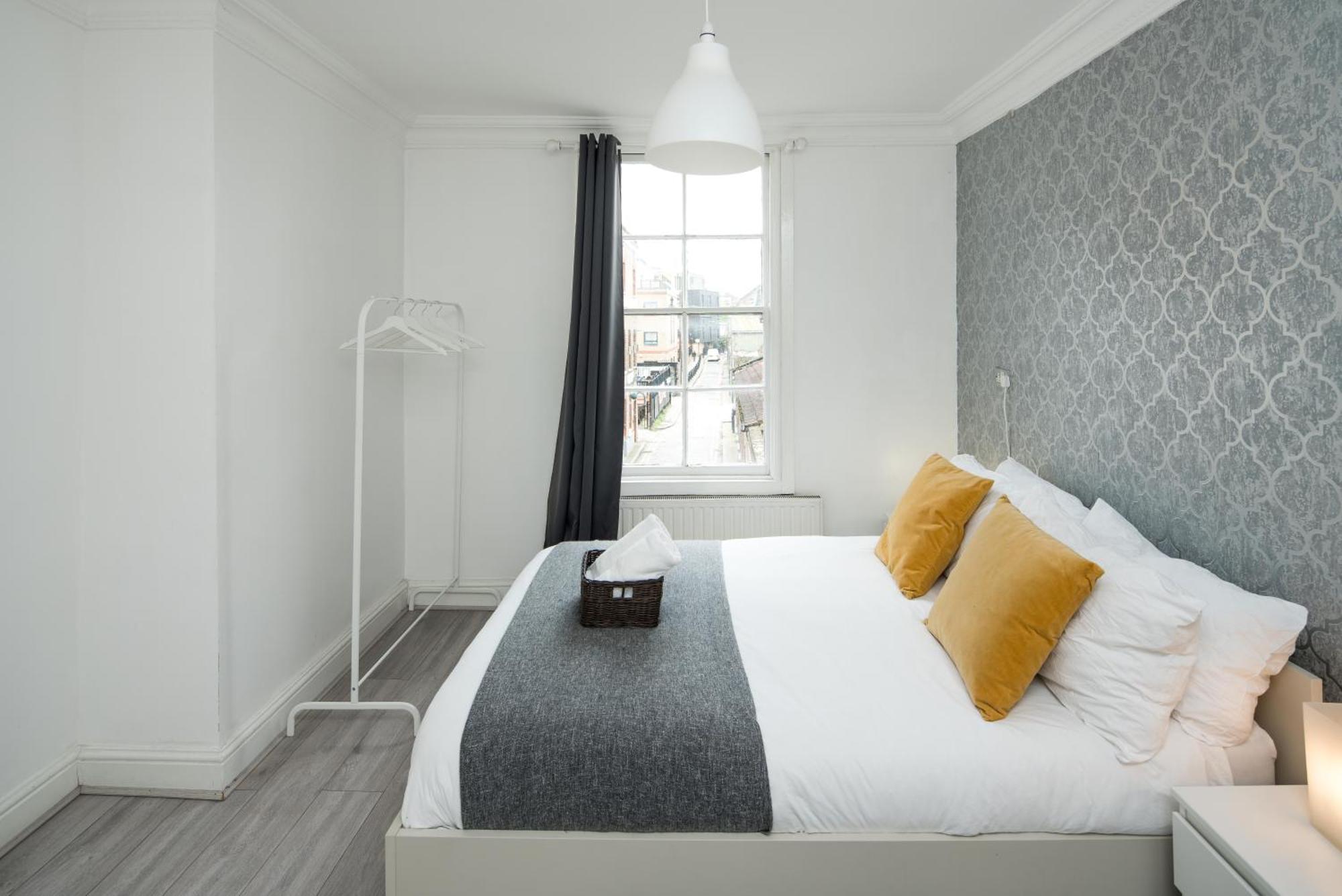 Private Double Room Shared Bathroom Near City Centre London Exterior photo