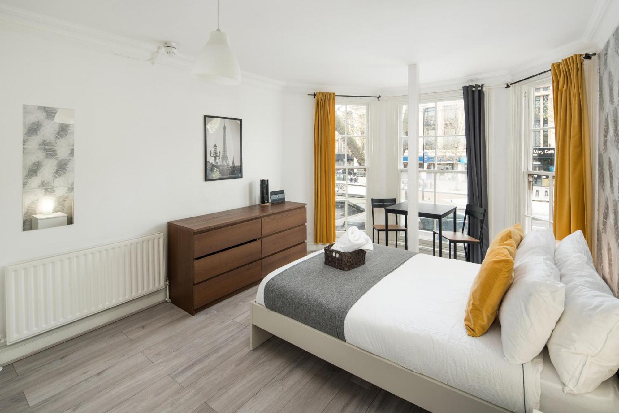 Private Double Room Shared Bathroom Near City Centre London Exterior photo