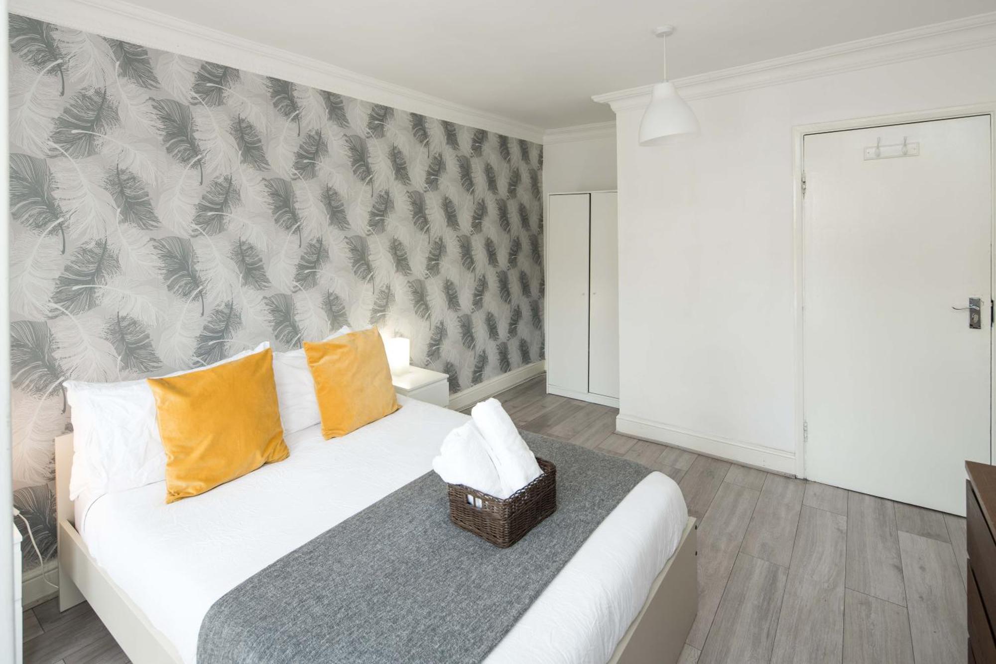 Private Double Room Shared Bathroom Near City Centre London Exterior photo